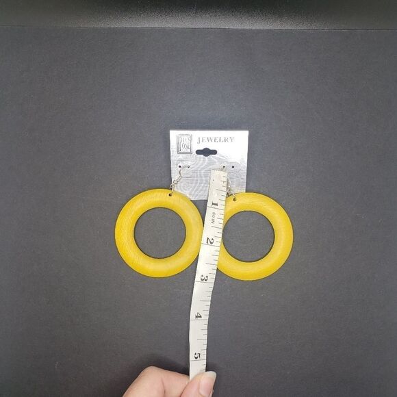 Yellow earrings hollowed out boho wood circle earrings - Picture 3 of 4